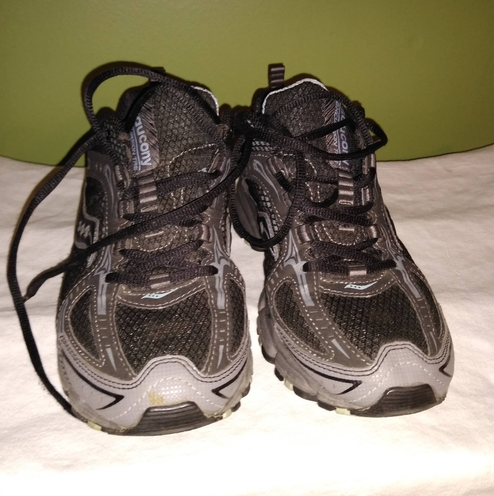 Ladies Saucony Trail Running shoes sz 8.5